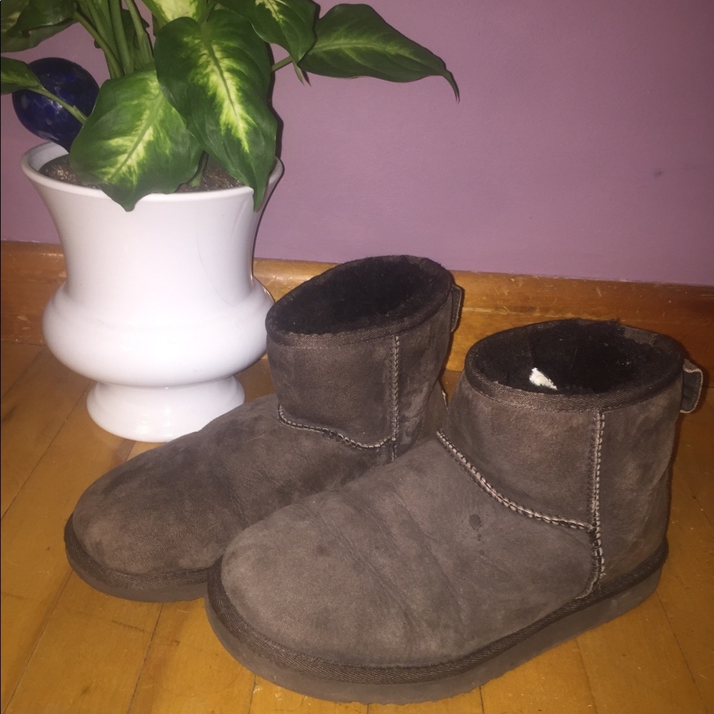 TRADED Brown short uggs size 8